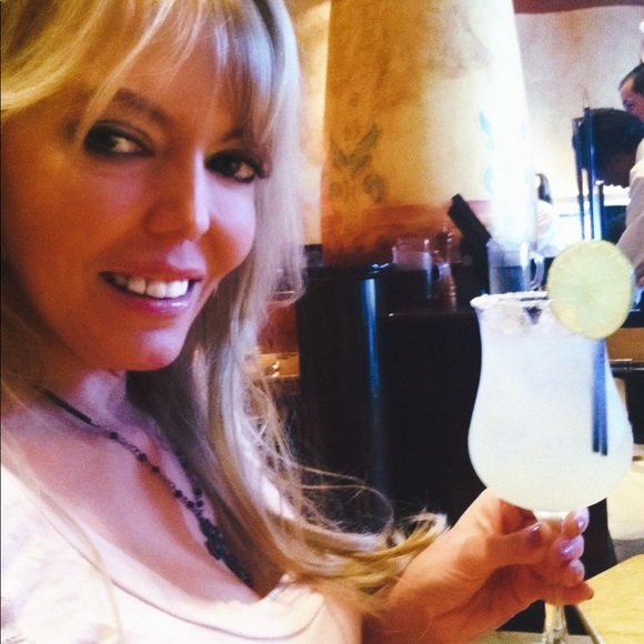 Meet your Posher, Zena Lynn - Picture 7 of 10